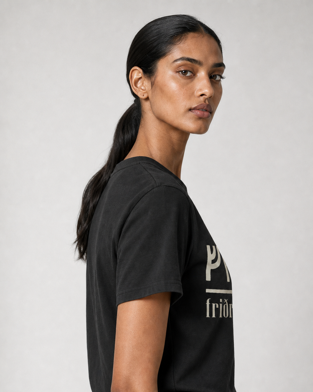 tee model w